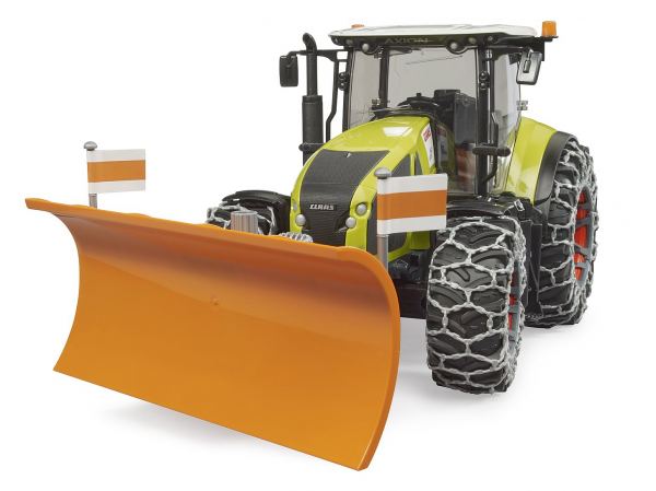 Claas Axion 950 mit Schneekette und Räumschild
